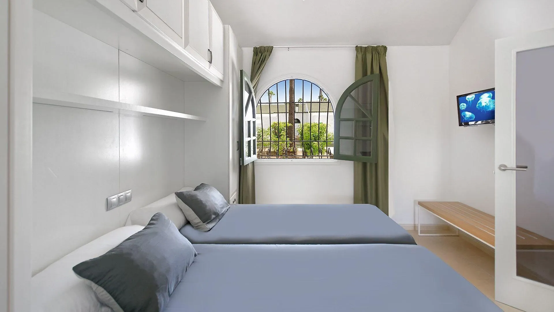 ***  Bungalow Hotel Parque Del Paraiso II 플라야 델 잉글스 스페인