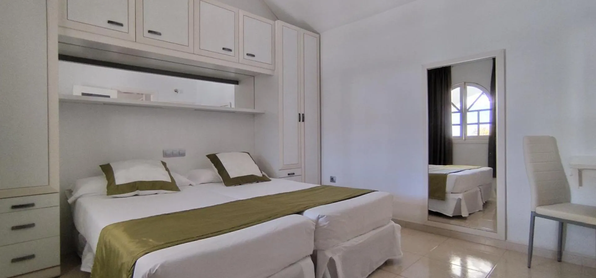 Bungalow Hotel Parque Del Paraiso II 플라야 델 잉글스