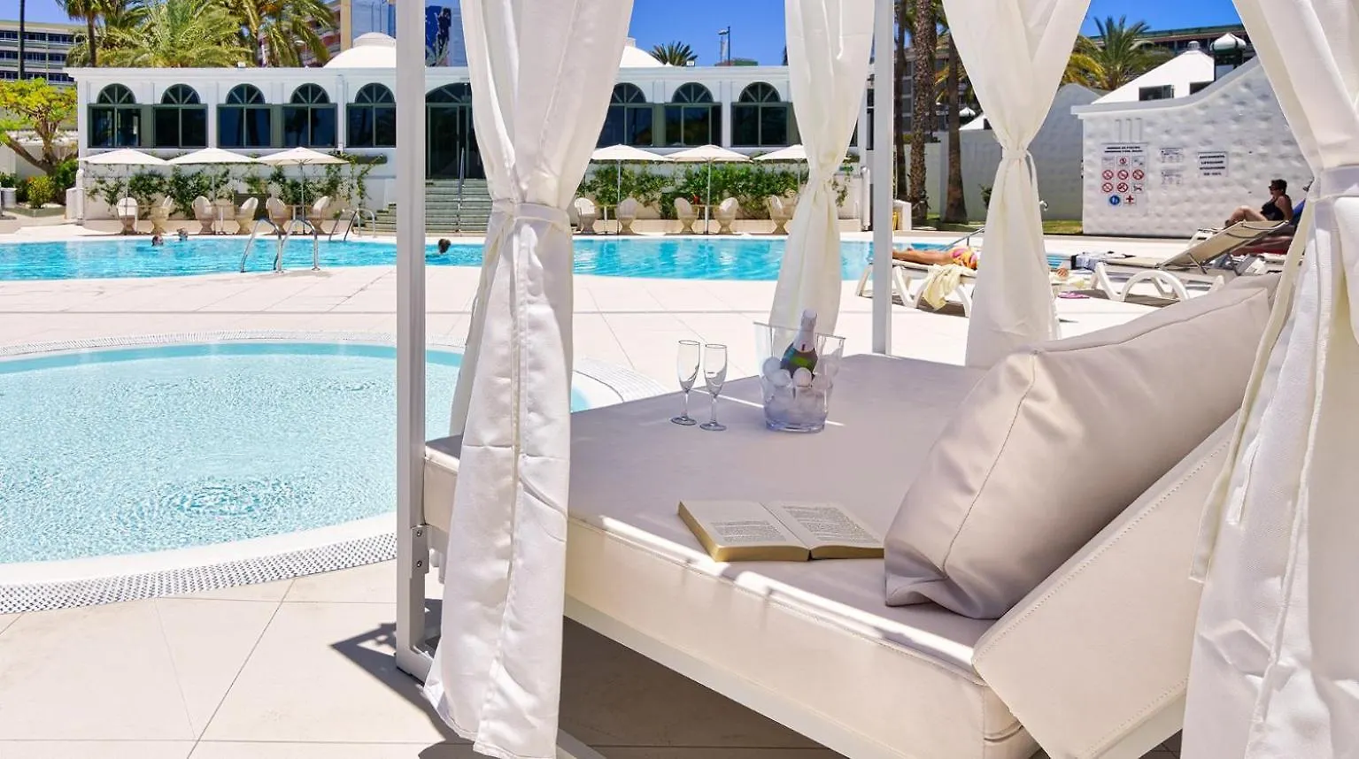 Bungalow Hotel Parque Del Paraiso II 플라야 델 잉글스 3*,  스페인