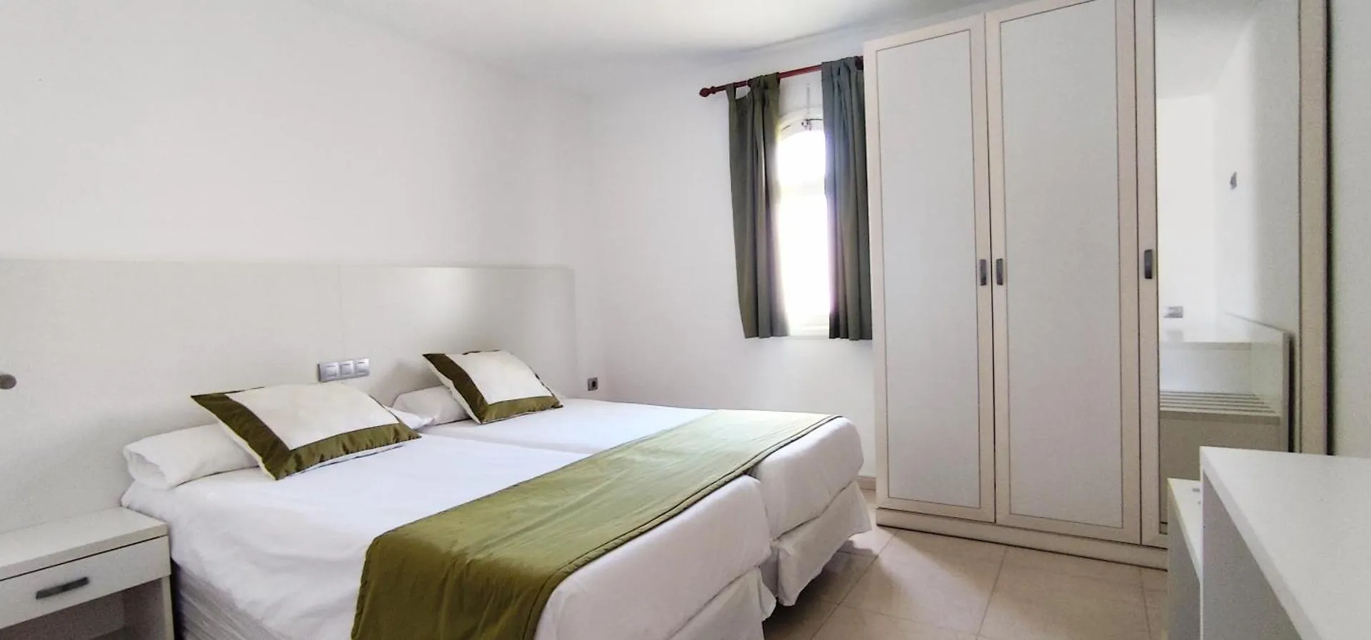 Bungalow Hotel Parque Del Paraiso II 플라야 델 잉글스